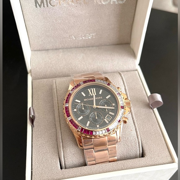 Michael Kors Everest Chronograph Quartz Crystal Black Dial Ladies Watch MK6972. - Picture 6 of 8